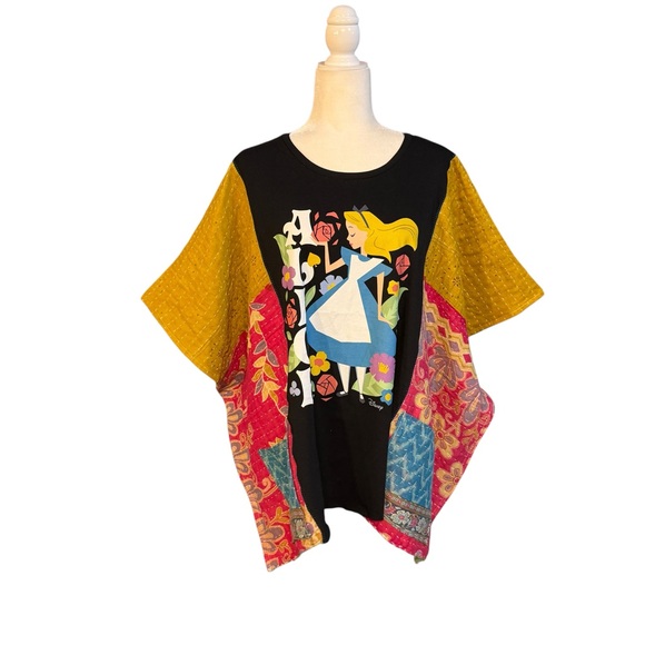 Handmade Upcycled ALICE IN WONDERLAND Kantha Tunic with Pockets NWT One Size - Picture 3 of 8